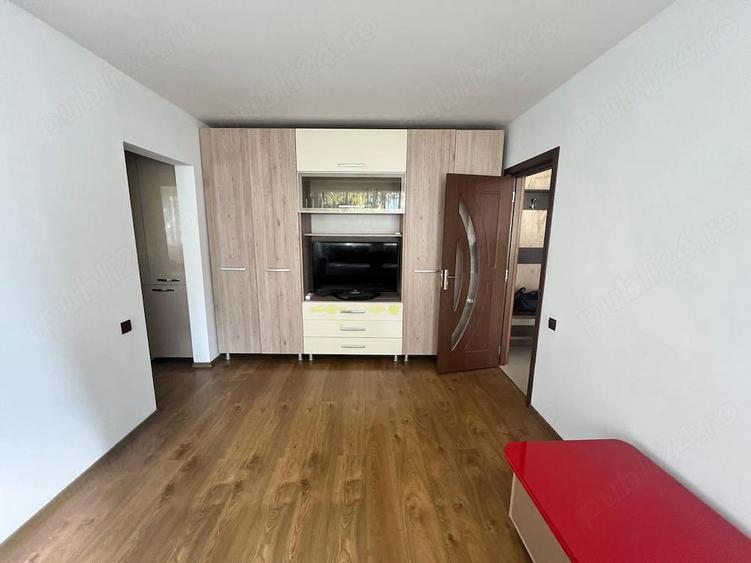 Apartament cu 2 camere semidecomandat în Independenței