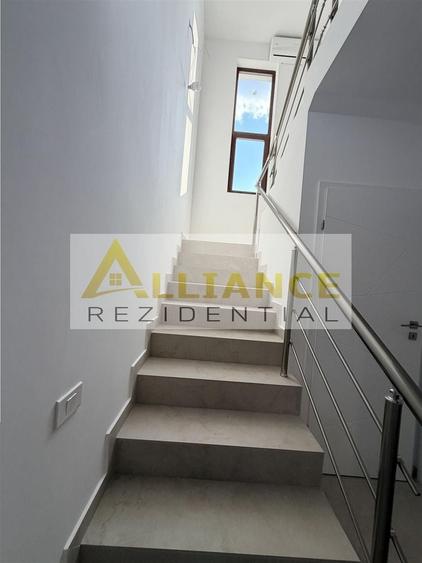 Casă individuală  5 camere 3 băi - 8