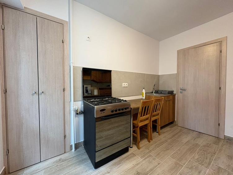 Apartament cu 3 camere decomandat, mobilat în Lujerului