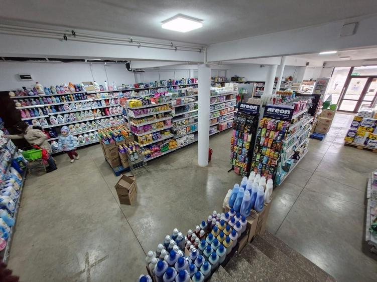 Spațiu comercial, de 1,200 mp, în Central