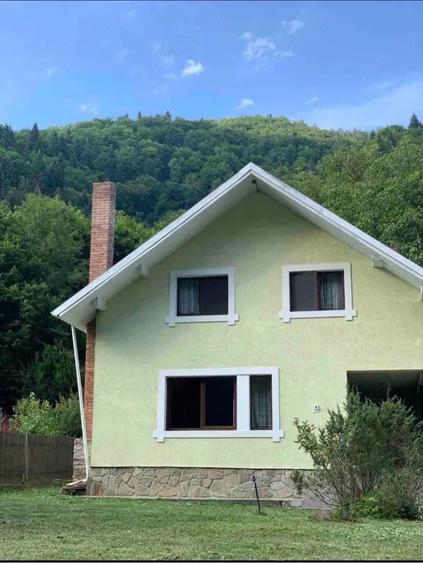 Casă cu Teren 1320 Mp în Central