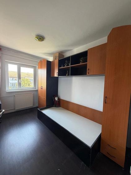Apartament cu 3 camere decomandat în Lipovei