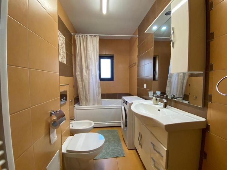 Apartament cu 3 camere decomandat, mobilat în Bună Ziua