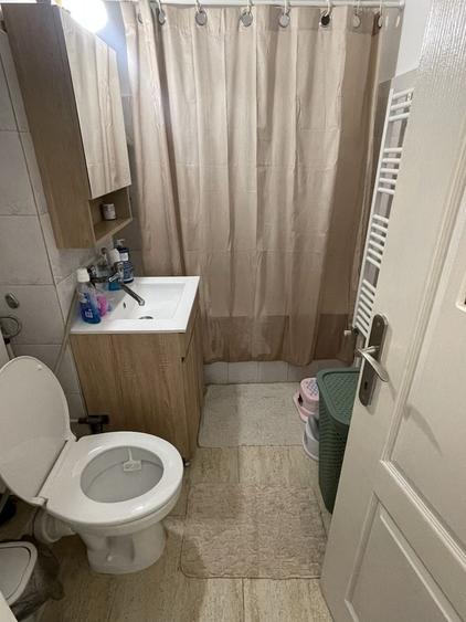 Apartament cu 3 camere decomandat în Poarta 6