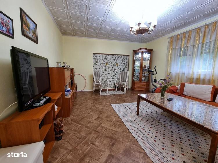 Casă cu 4 camere decomandat în Ogretin