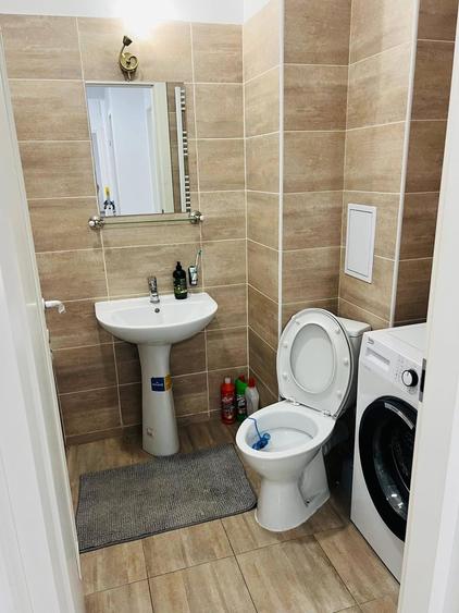 Apartament cu 3 camere semidecomandat în Drumul Taberei