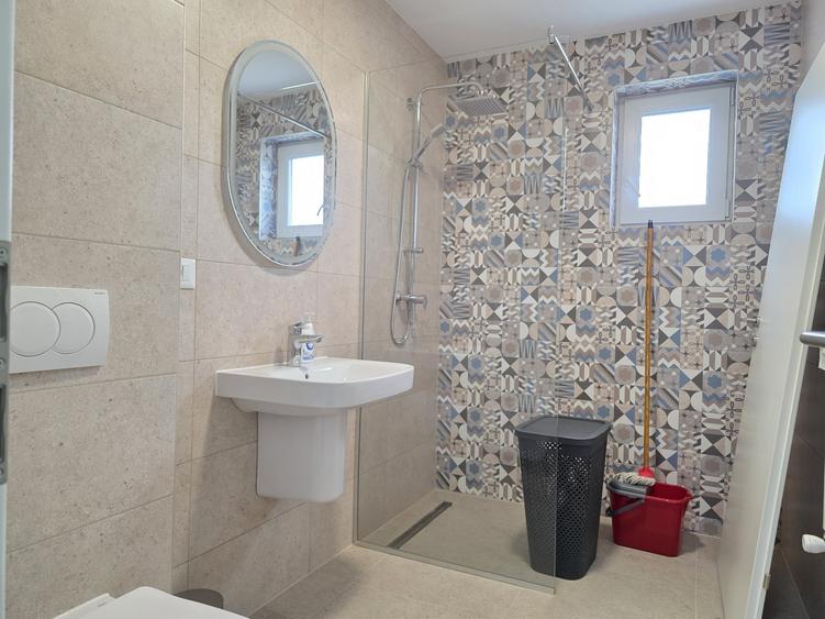Apartament cu 3 camere decomandat în Sânpetru