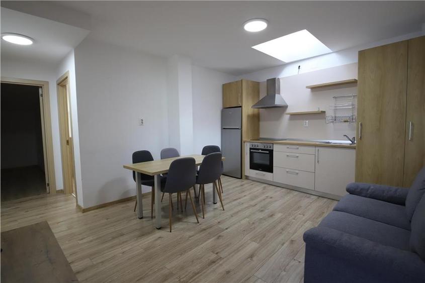 Apartament cu 4 camere decomandat în 7 Noiembrie