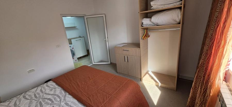Apartament cu 2 camere decomandat, mobilat în C5