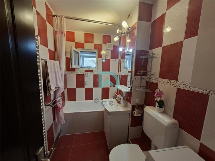 Apartament cu 3 camere semidecomandat în Tractorul