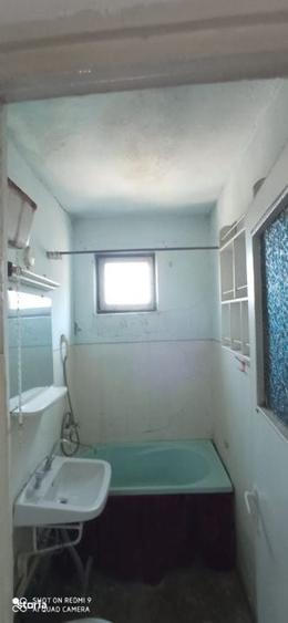 Apartament cu 4 camere decomandat în Calea București