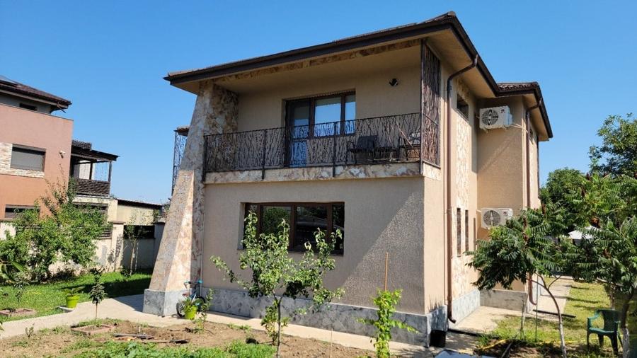 Casă individuală cu 5 camere cu Canalizare în Central