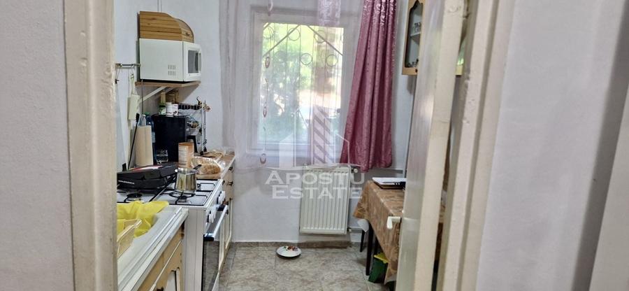 Apartament cu 3 camere decomandat, mobilat în Lipovei
