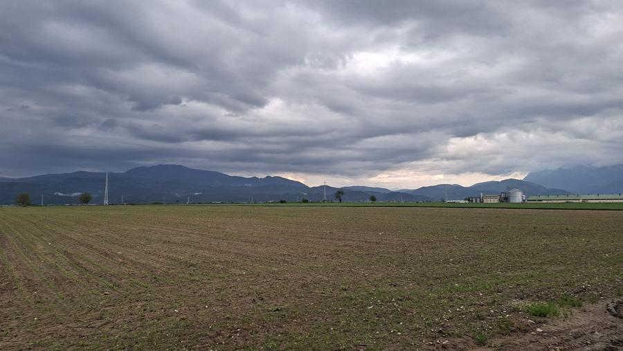 Teren de 1000 mp, în Vulcan
