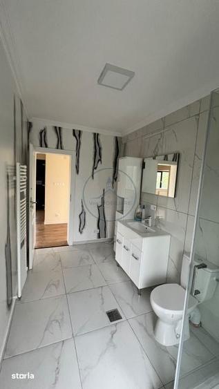 Casă cu 5 camere cu Teren 1000 Mp în Central