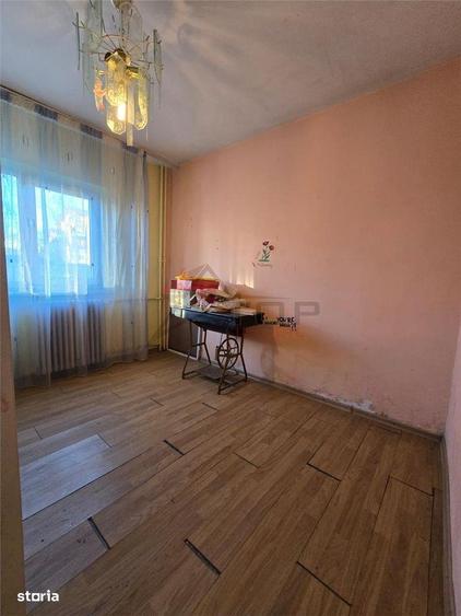 Apartament cu 3 camere decomandat în Dacia