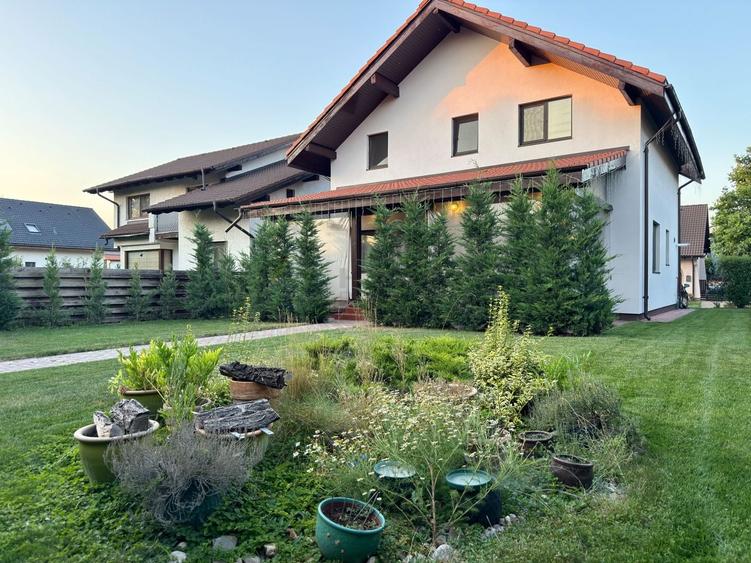 Casă individuală cu 3 camere cu Canalizare în Ostratu