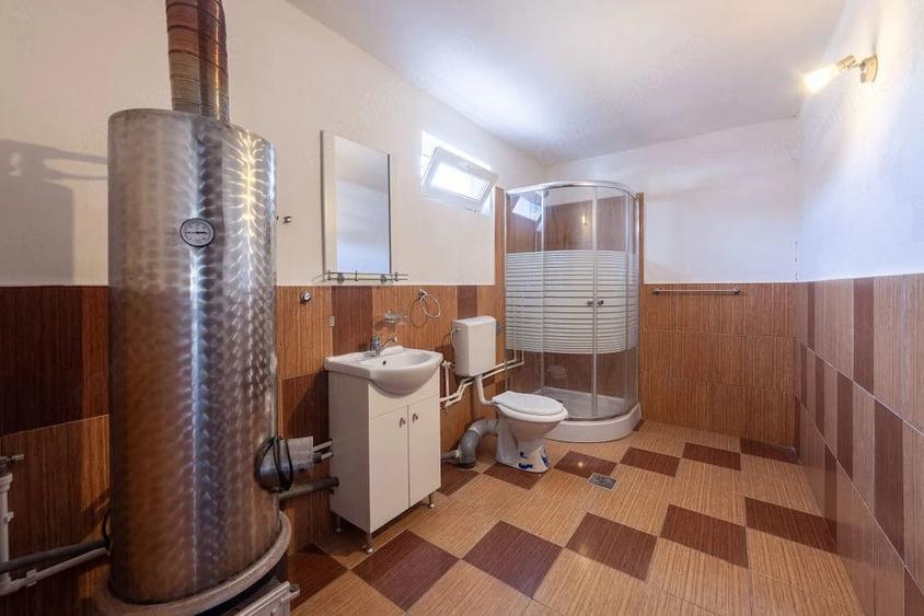 Casă cu Teren 7829 Mp în Cuca