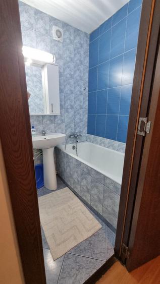 Apartament cu 3 camere decomandat în Berceni