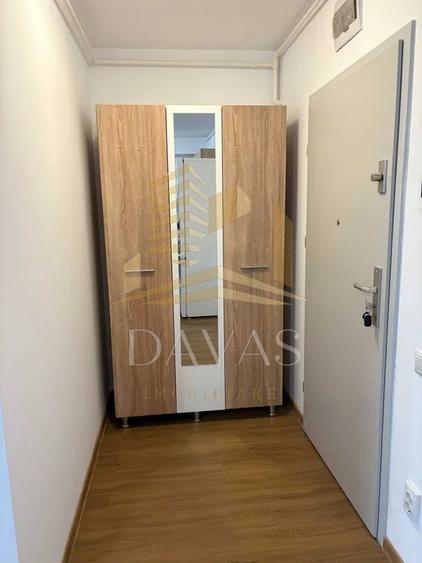 Apartament cu 3 camere semidecomandat, mobilat în Zorilor