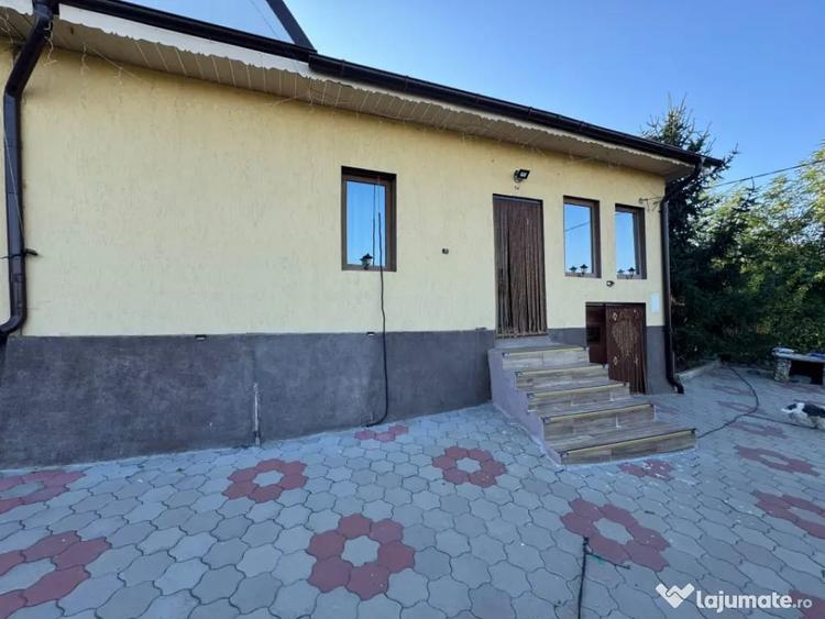 Casă cu 4 camere cu Teren 1160 Mp în Podari