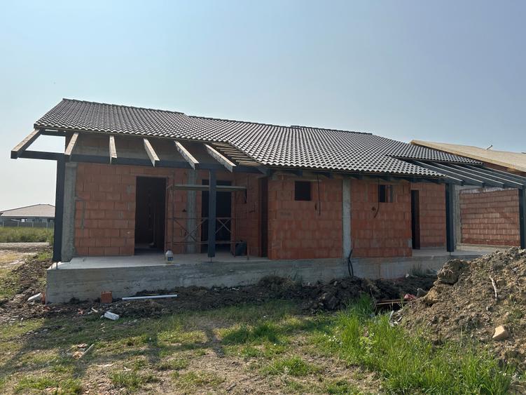 Duplex cu 3 camere cu Canalizare în Moșnița Veche