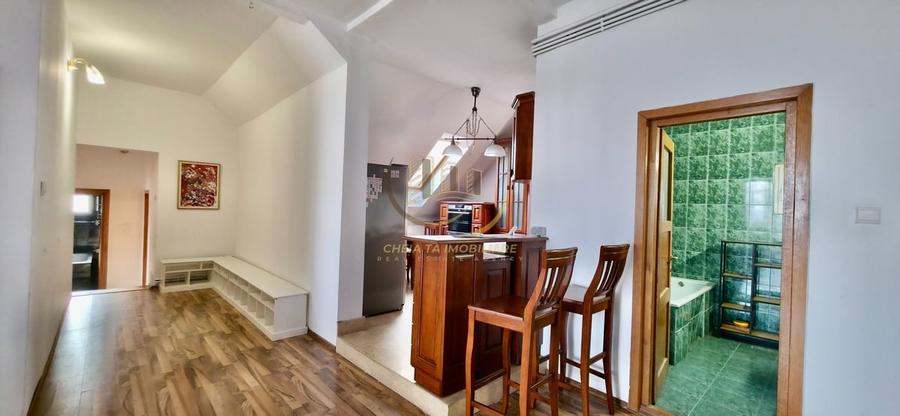Apartament cu 4 camere decomandat în Central