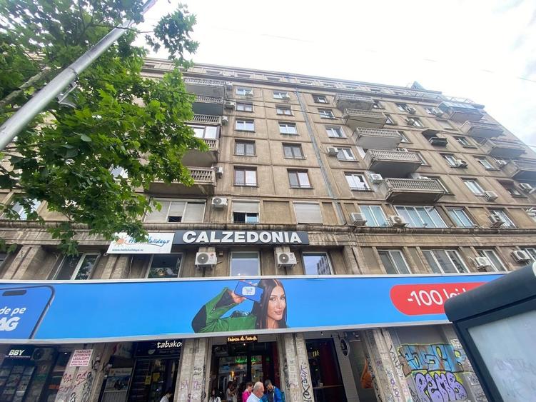 Apartament cu 3 camere semidecomandat, mobilat în Dacia