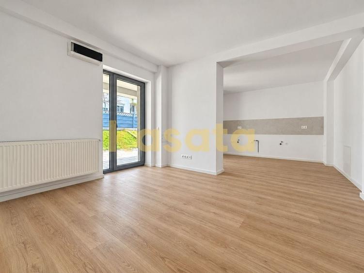 Apartament cu 3 camere decomandat în Tei