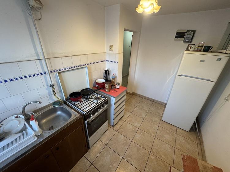 Apartament cu 2 camere semidecomandat, mobilat în Central