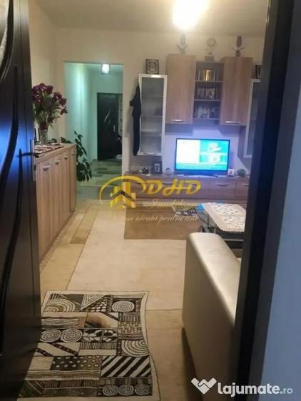 Apartament cu 3 camere semidecomandat în Central