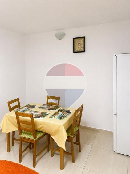 Apartament cu 3 camere decomandat, mobilat în Panduri