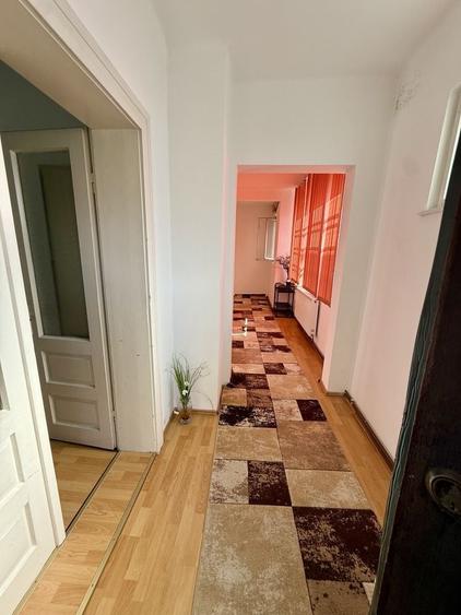 Apartament cu 3 camere decomandat în Zorilor