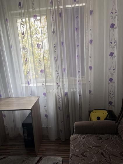 Apartament cu 3 camere semidecomandat în Iași
