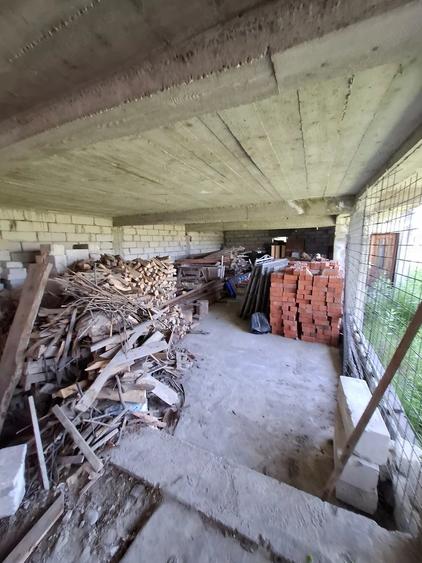 Casă cu Teren 4500 Mp în Central