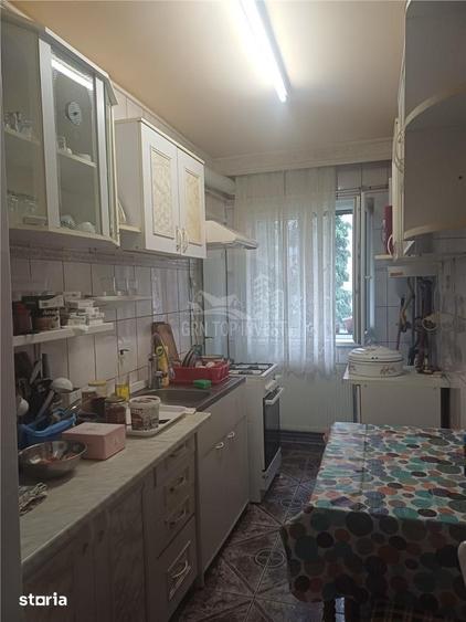 Apartament cu 4 camere decomandat în Vasile Aaron