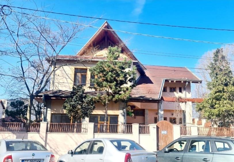 Casă individuală cu 12 camere cu Garaj în Inel II