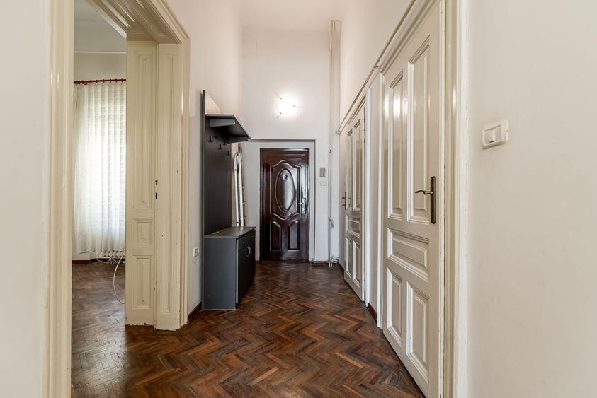 Apartament cu 3 camere semidecomandat, mobilat în Ultracentral