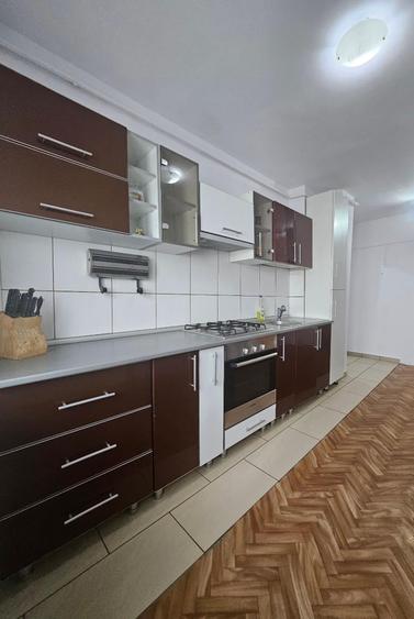 Apartament cu 3 camere decomandat în Găvana
