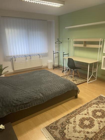 Apartament cu 3 camere decomandat în Exterior Vest