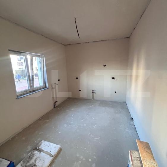 Duplex cu 3 camere cu Canalizare în Giarmata