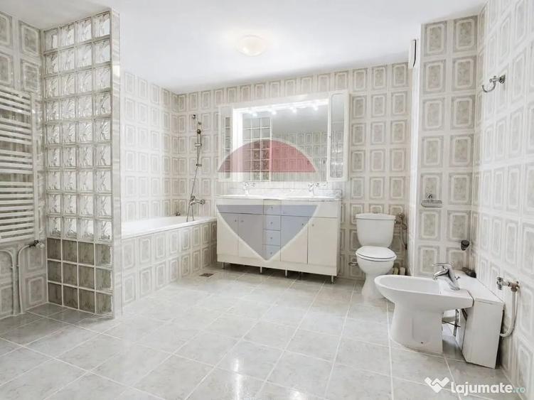 Apartament cu 3 camere decomandat în Gara de Nord
