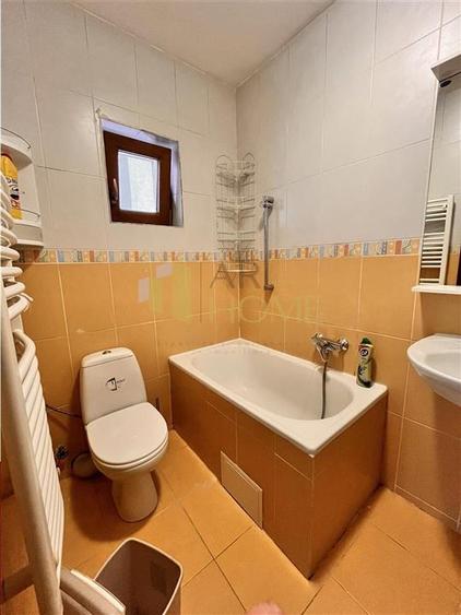 Casă individuală cu 5 camere cu Teren 300 Mp în Sud
