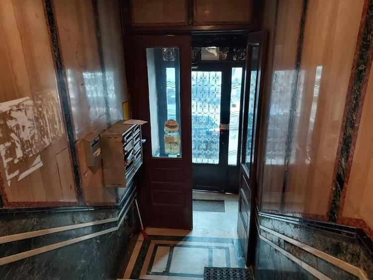 Apartament cu 3 camere decomandat, mobilat în P-ța Victoriei