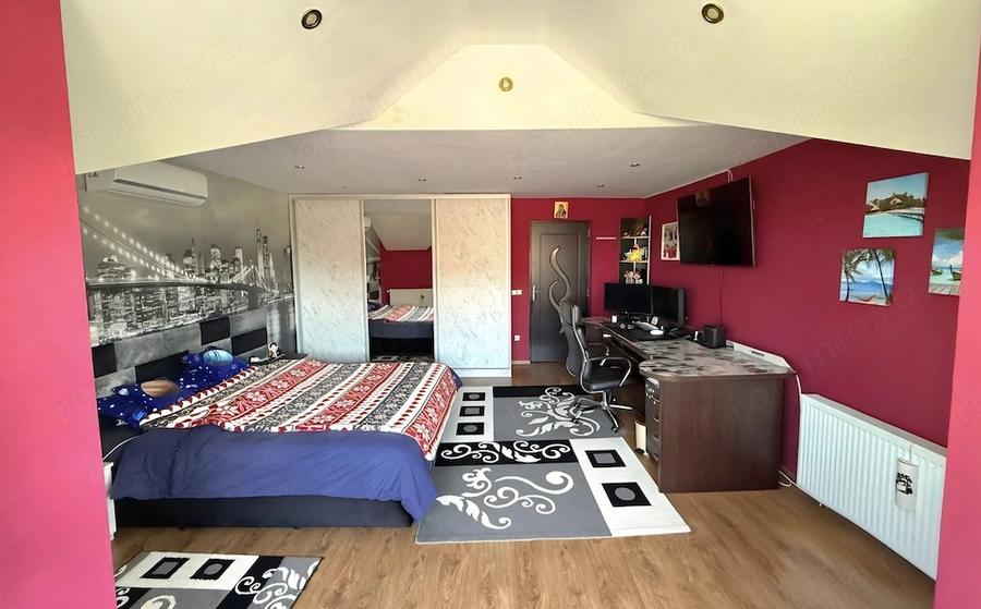 Casă cu 15 camere cu Teren 578 Mp în Colonia Bod