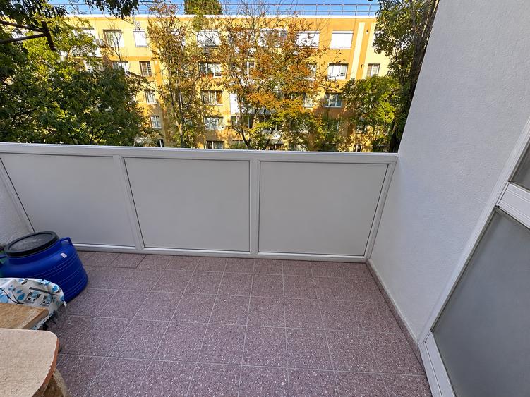 Apartament cu 3 camere semidecomandat în Drumul Taberei