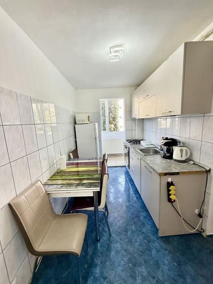Apartament cu 3 camere decomandat în Astra