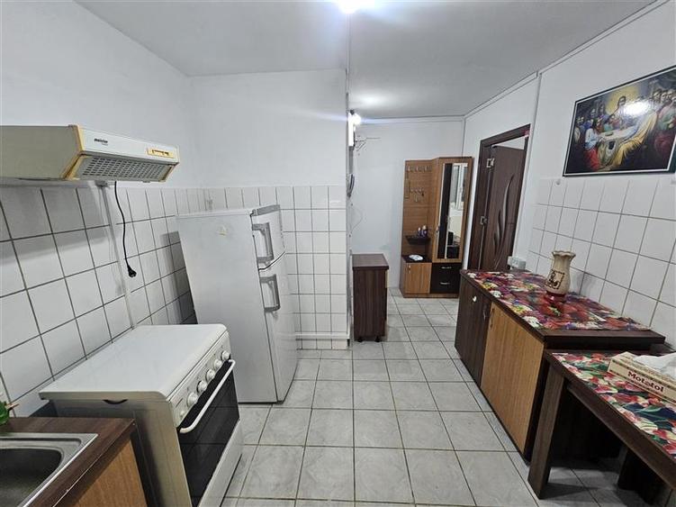 Apartament cu 2 camere semidecomandat, mobilat în Micro I