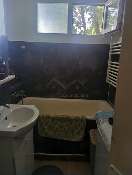 Apartament cu 2 camere semidecomandat în Podu Roș