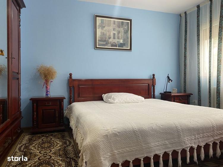 Casă cu 4 camere decomandat cu Teren 596 Mp în Central